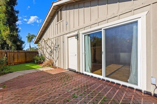 401 Requeza St F1, Encinitas, CA 92024