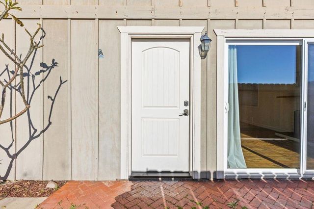 401 Requeza St F1, Encinitas, CA 92024