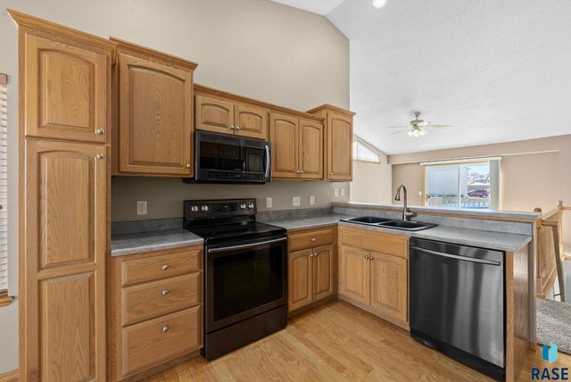 4847 S Samantha Dr Drive, Sioux Falls, SD 57106