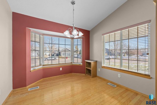 4847 S Samantha Dr Drive, Sioux Falls, SD 57106