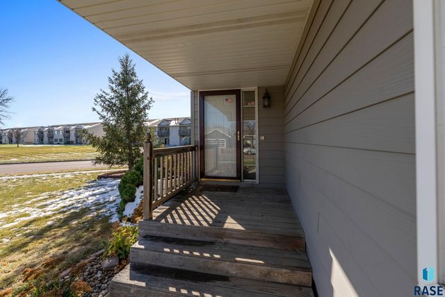 4847 S Samantha Dr Drive, Sioux Falls, SD 57106