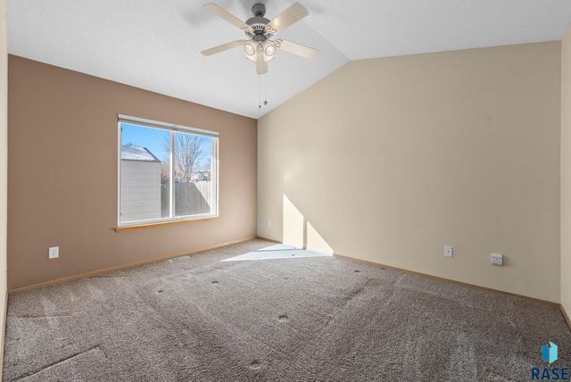 4847 S Samantha Dr Drive, Sioux Falls, SD 57106