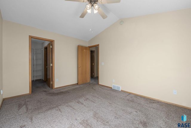 4847 S Samantha Dr Drive, Sioux Falls, SD 57106