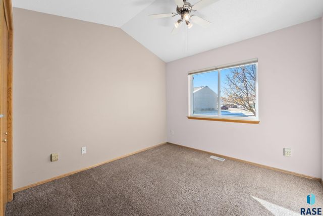 4847 S Samantha Dr Drive, Sioux Falls, SD 57106