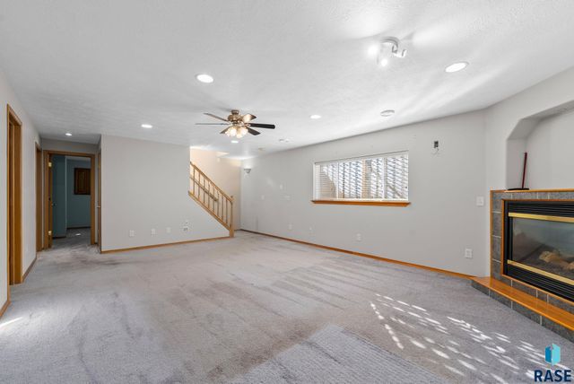 4847 S Samantha Dr Drive, Sioux Falls, SD 57106