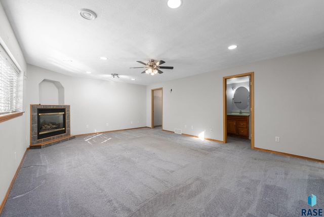 4847 S Samantha Dr Drive, Sioux Falls, SD 57106