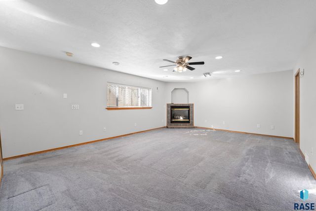 4847 S Samantha Dr Drive, Sioux Falls, SD 57106