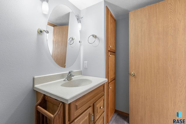 4847 S Samantha Dr Drive, Sioux Falls, SD 57106