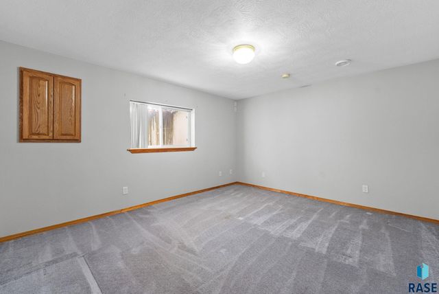 4847 S Samantha Dr Drive, Sioux Falls, SD 57106