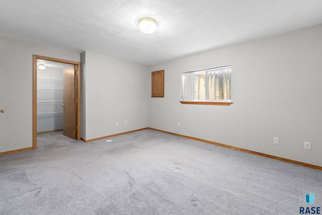 4847 S Samantha Dr Drive, Sioux Falls, SD 57106