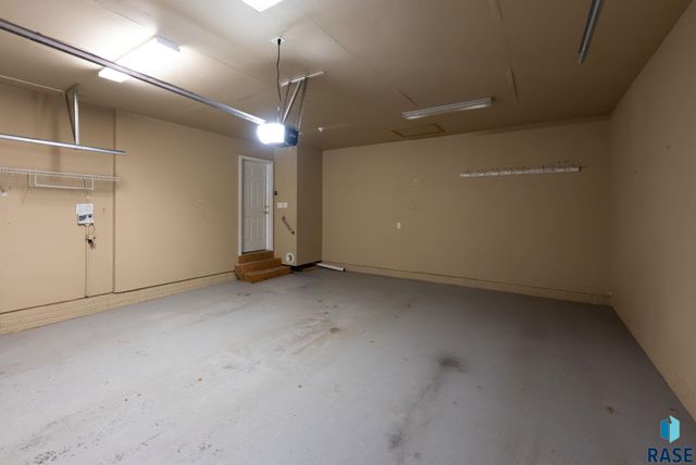 4847 S Samantha Dr Drive, Sioux Falls, SD 57106