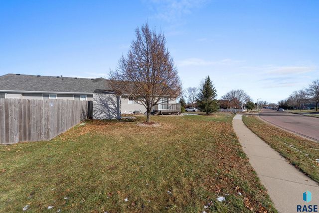 4847 S Samantha Dr Drive, Sioux Falls, SD 57106