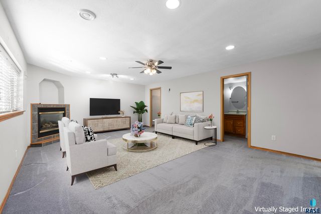 4847 S Samantha Dr Drive, Sioux Falls, SD 57106