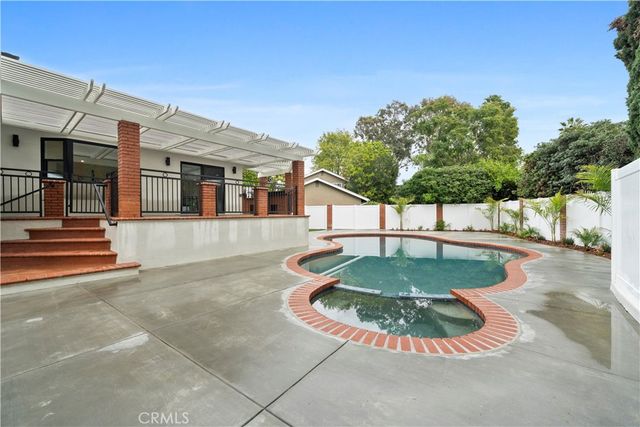 1943 Pelican Place, Costa Mesa, CA 92626