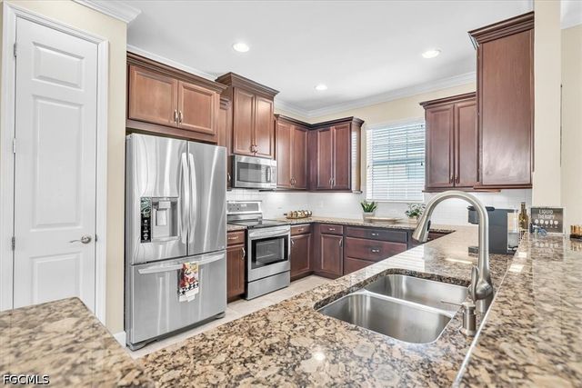 2615 Vareo CT, Cape Coral, FL 33991