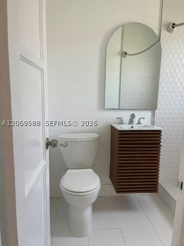 33 Madeira Ave 3, Coral Gables, FL 33134