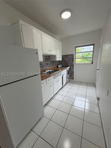 33 Madeira Ave 3, Coral Gables, FL 33134