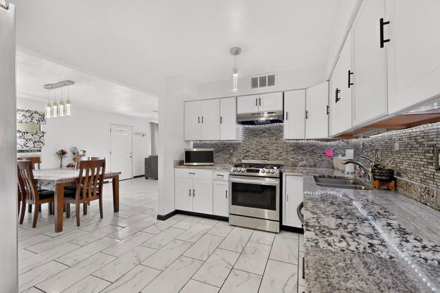 2819 Desert Garden Lane SW, Albuquerque, NM 87105
