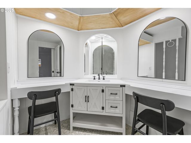 17041 Sw ELDORADO Dr, Portland, OR 97224