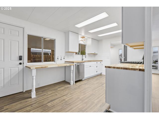 17041 Sw ELDORADO Dr, Portland, OR 97224