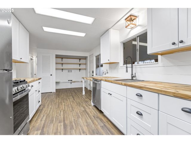 17041 Sw ELDORADO Dr, Portland, OR 97224