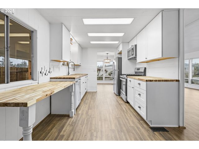 17041 Sw ELDORADO Dr, Portland, OR 97224