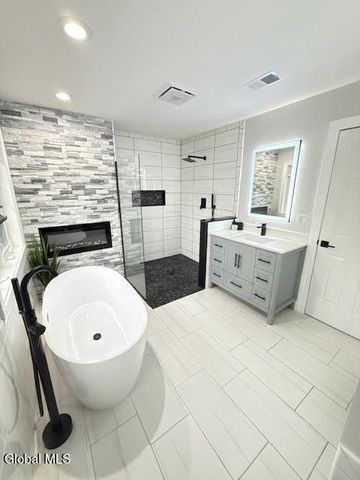 21 Veranda Lane, Queensbury, NY 12804