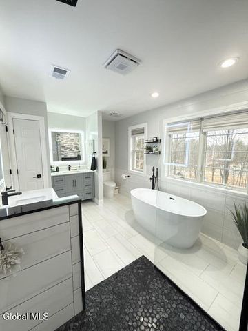 21 Veranda Lane, Queensbury, NY 12804