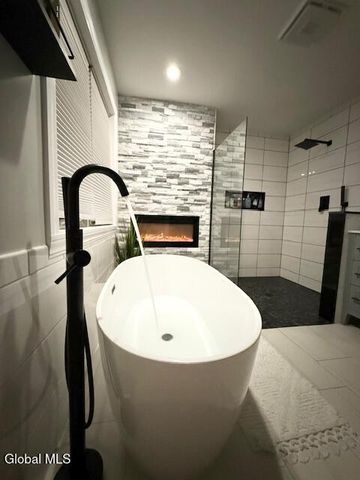 21 Veranda Lane, Queensbury, NY 12804