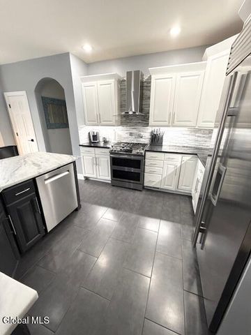 21 Veranda Lane, Queensbury, NY 12804