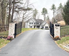 21 Veranda Lane, Queensbury, NY 12804