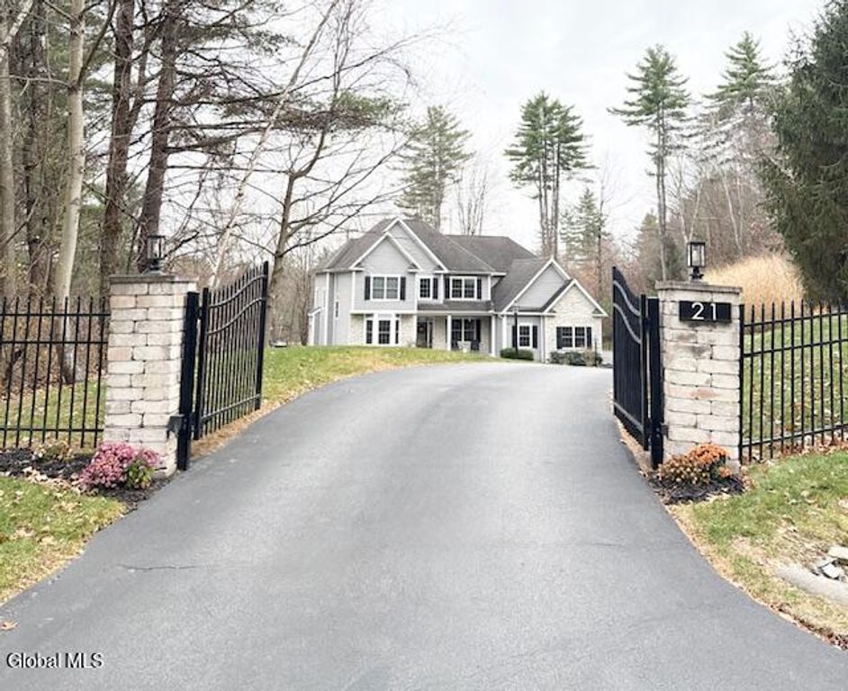 21 Veranda Lane, Queensbury, NY 12804