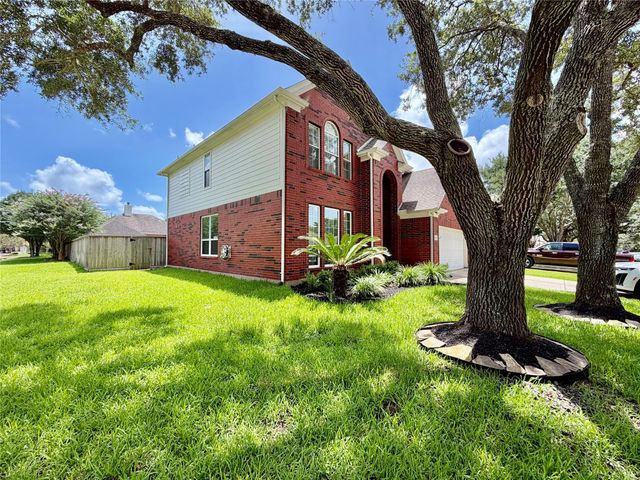7426 Maple Run Drive, Sugar Land, TX 77479