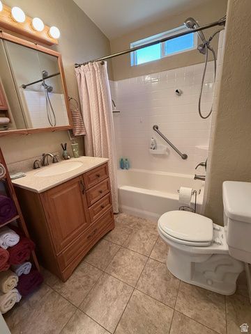 45 REDBLUFF DR, Hurricane, UT 84737