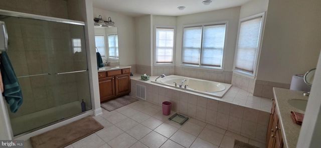 11 ANGELO CT, Monroe Twp, NJ 08831