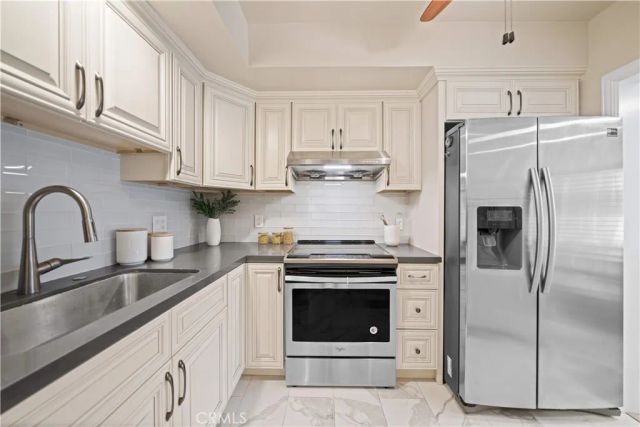 1611 S Pomona D13, Fullerton, CA 92832