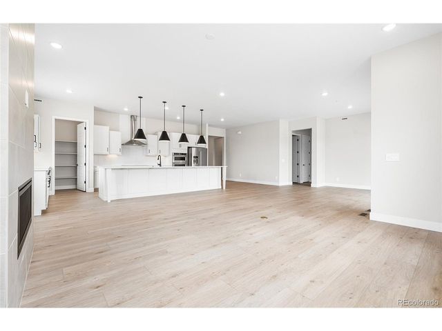 8831 S Quemoy St, Aurora, CO 80016