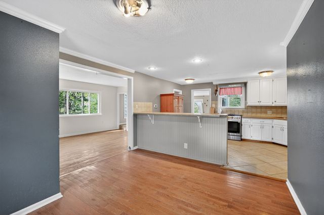 1328 Merle Hay Road, Des Moines, IA 50311