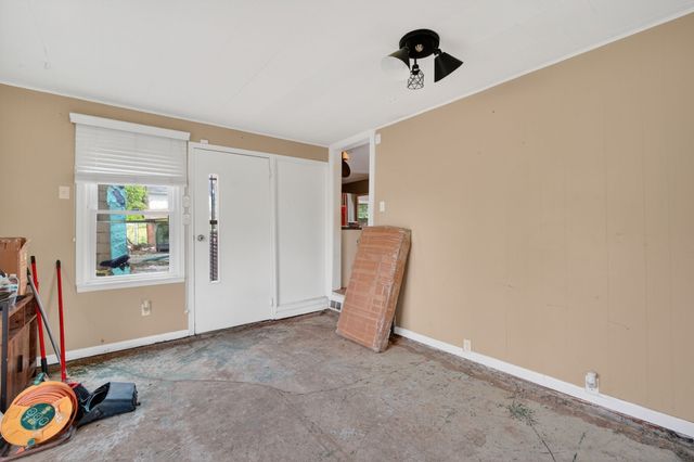 1328 Merle Hay Road, Des Moines, IA 50311