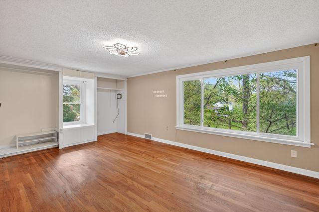 1328 Merle Hay Road, Des Moines, IA 50311