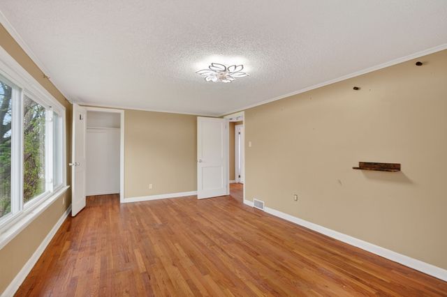 1328 Merle Hay Road, Des Moines, IA 50311