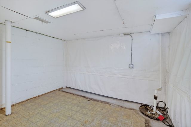 1328 Merle Hay Road, Des Moines, IA 50311