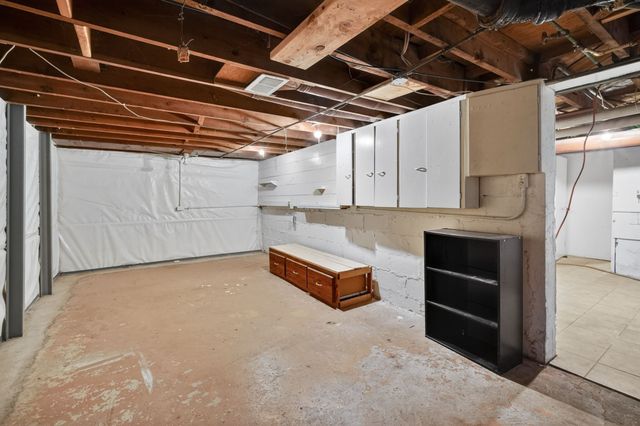 1328 Merle Hay Road, Des Moines, IA 50311