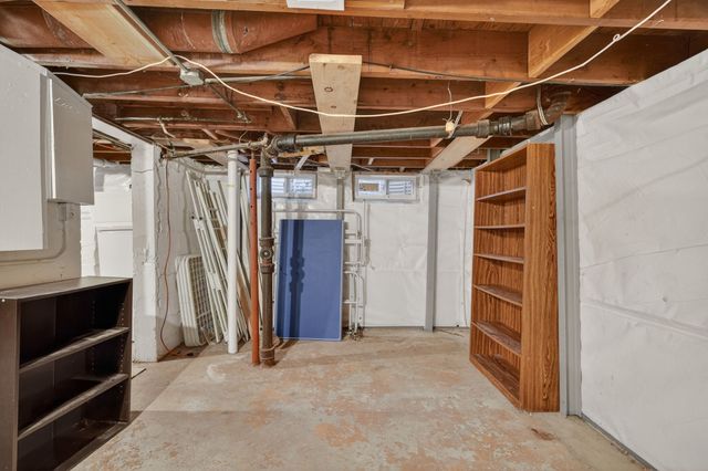 1328 Merle Hay Road, Des Moines, IA 50311