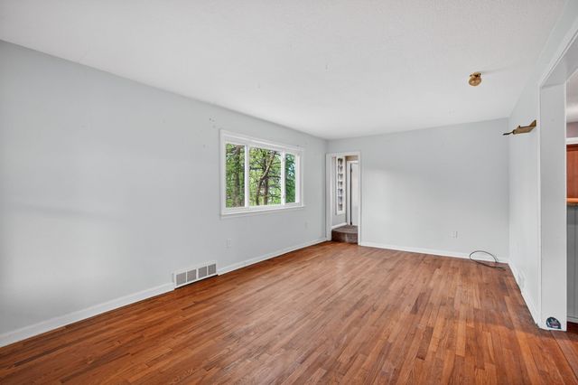 1328 Merle Hay Road, Des Moines, IA 50311