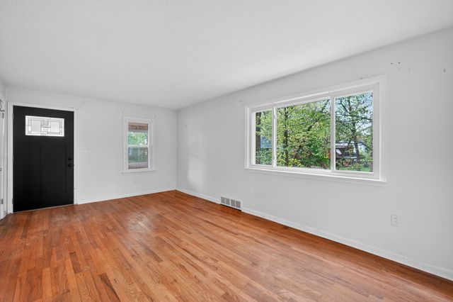 1328 Merle Hay Road, Des Moines, IA 50311