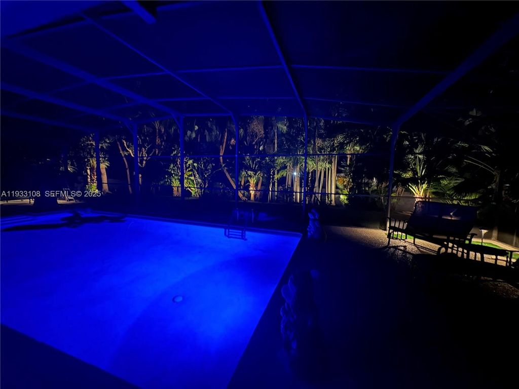 Image 10 of property listing at 8265 SW 176th Ter, Palmetto Bay, FL 33157