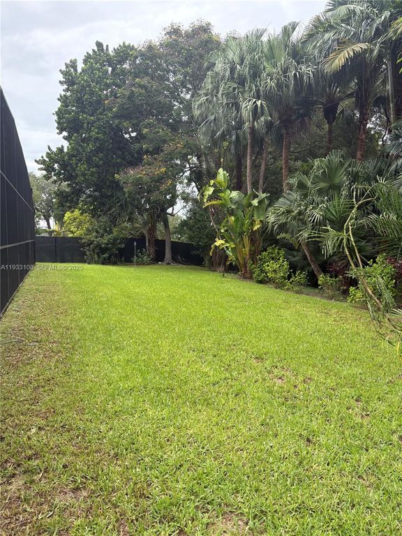 Image 11 of property listing at 8265 SW 176th Ter, Palmetto Bay, FL 33157