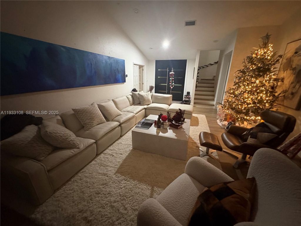 Image 13 of property listing at 8265 SW 176th Ter, Palmetto Bay, FL 33157