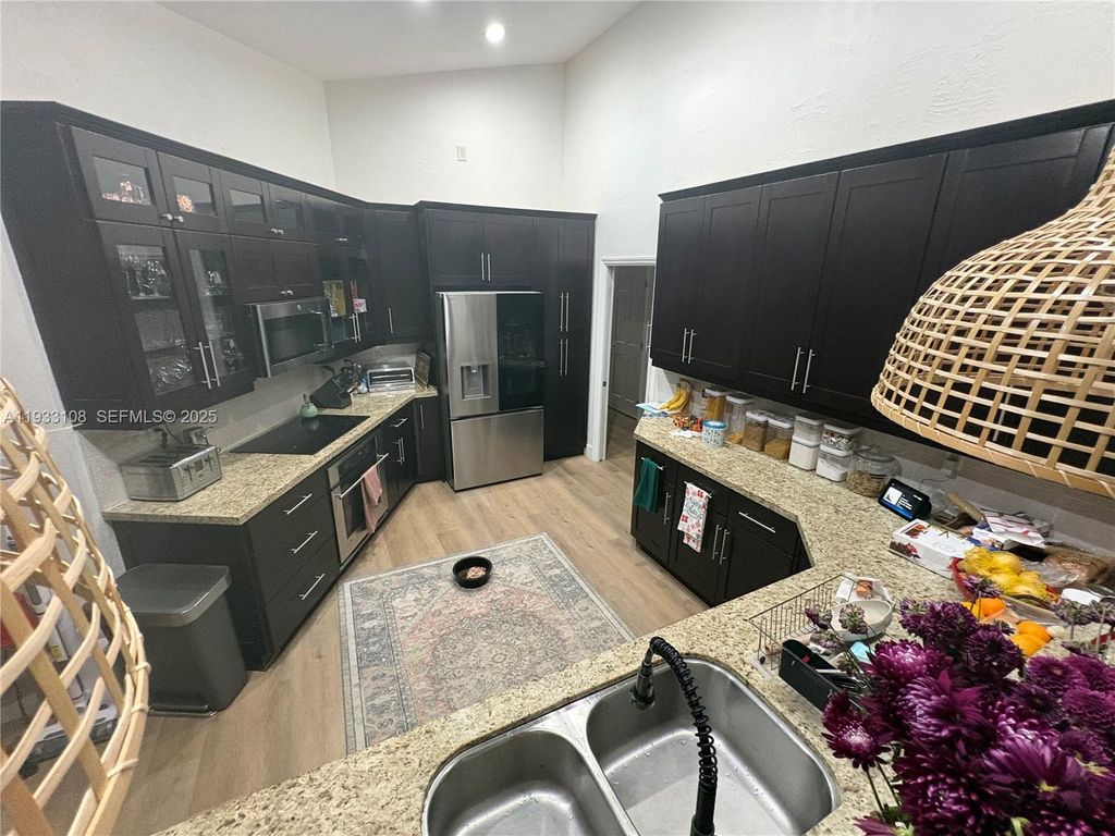 Image 14 of property listing at 8265 SW 176th Ter, Palmetto Bay, FL 33157